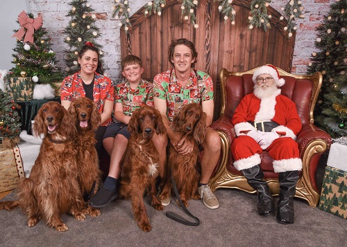 Santa Pet Photo 2023 family with 4 dogs and santa